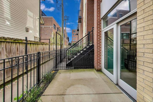 2823 N OAKLEY Avenue K, Chicago, IL 60618