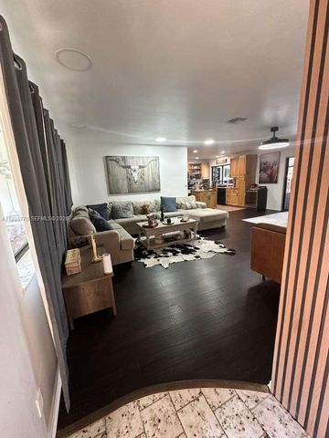 2827 Mckinley St, Hollywood, FL 33020