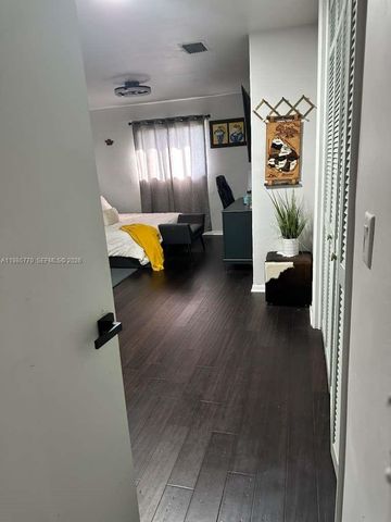 2827 Mckinley St, Hollywood, FL 33020