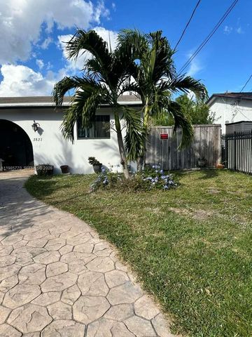 2827 Mckinley St, Hollywood, FL 33020
