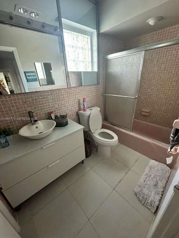 2827 Mckinley St, Hollywood, FL 33020