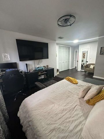 2827 Mckinley St, Hollywood, FL 33020