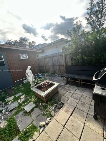 2827 Mckinley St, Hollywood, FL 33020