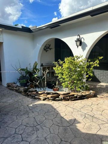 2827 Mckinley St, Hollywood, FL 33020