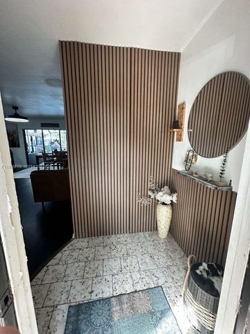 2827 Mckinley St, Hollywood, FL 33020