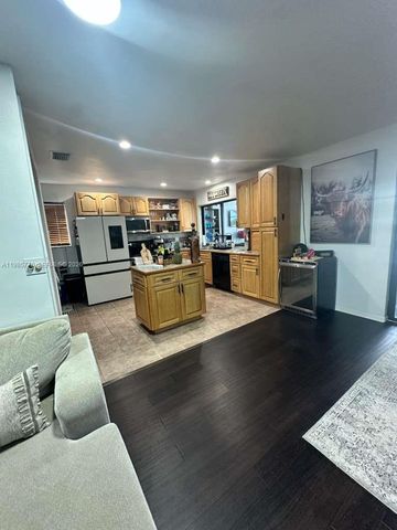 2827 Mckinley St, Hollywood, FL 33020