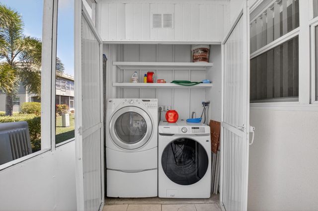 205 Flanders E, Delray Beach, FL 33484