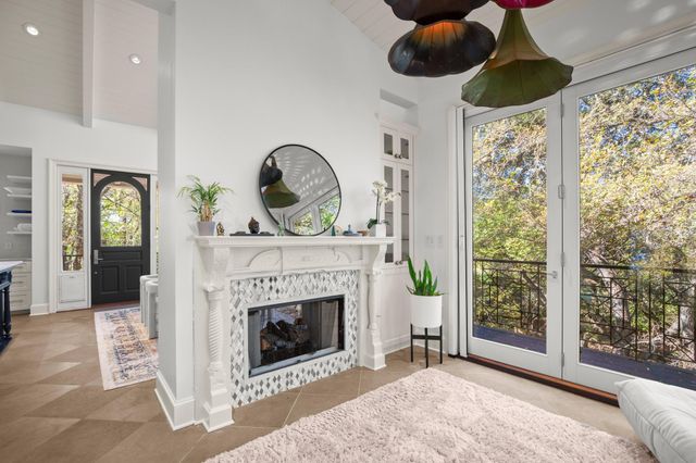 1601 Whitney WAY, Austin, TX 78741