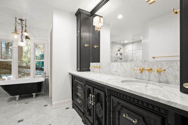 1601 Whitney WAY, Austin, TX 78741