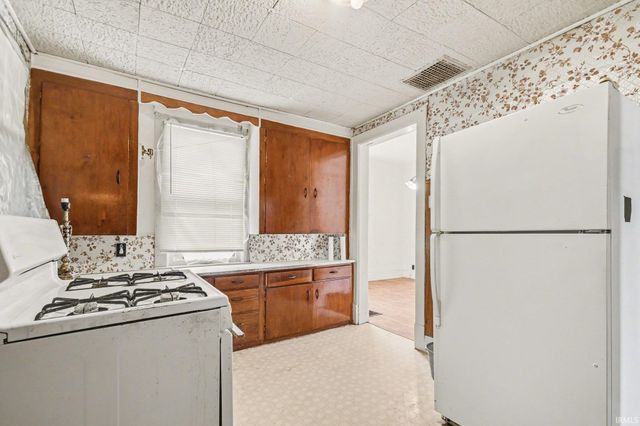 807 Diamond Avenue, South Bend, IN 46628