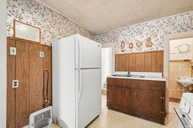 807 Diamond Avenue, South Bend, IN 46628