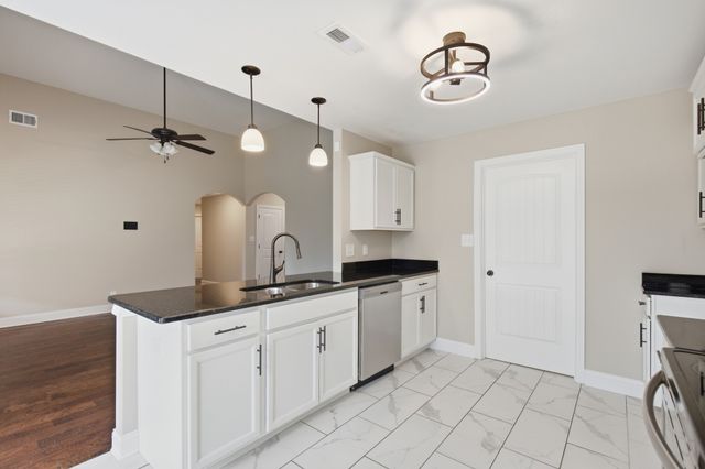 2361 Colston Dr, Clarksville, TN 37042