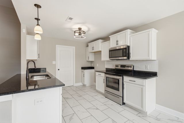 2361 Colston Dr, Clarksville, TN 37042
