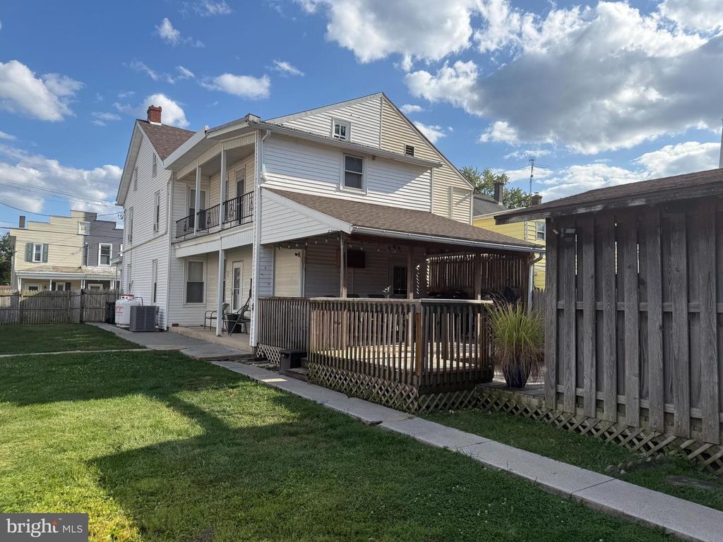 1239 E OLD CUMBERLAND ST, Lebanon, PA 17042