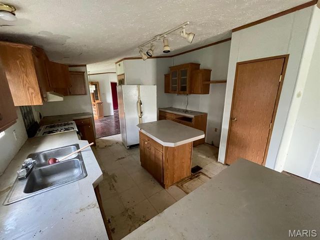 100 Pleasant Ridge, Fairview Heights, IL 62208