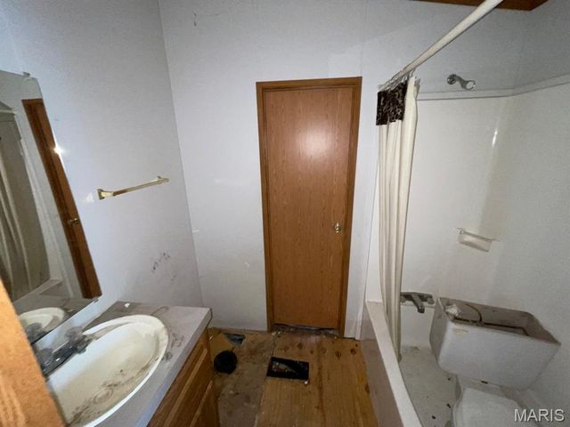 100 Pleasant Ridge, Fairview Heights, IL 62208