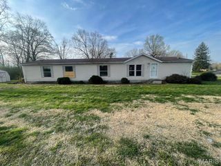 100 Pleasant Ridge, Fairview Heights, IL 62208