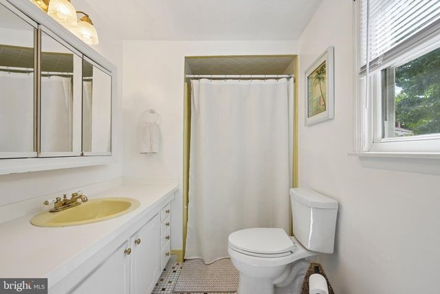 843 LAFAYETTE DR, Mount Laurel, NJ 08054