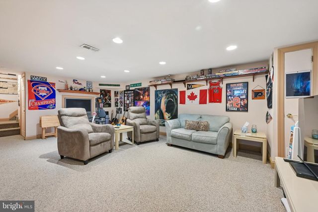 843 LAFAYETTE DR, Mount Laurel, NJ 08054