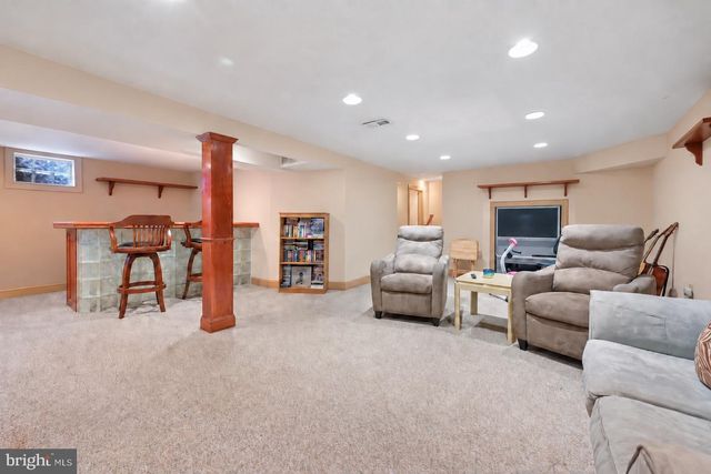 843 LAFAYETTE DR, Mount Laurel, NJ 08054