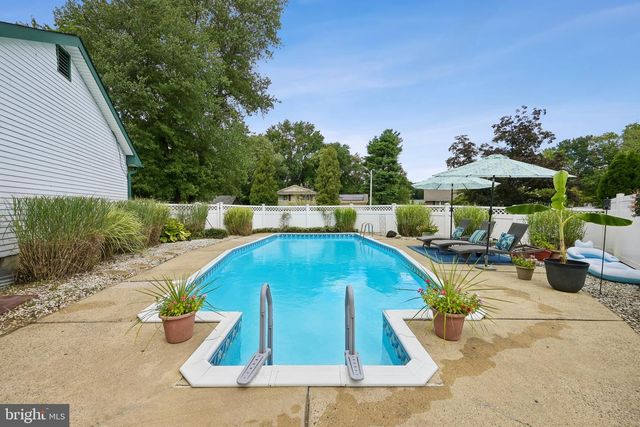 843 LAFAYETTE DR, Mount Laurel, NJ 08054