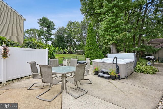 843 LAFAYETTE DR, Mount Laurel, NJ 08054