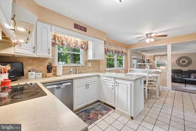 843 LAFAYETTE DR, Mount Laurel, NJ 08054