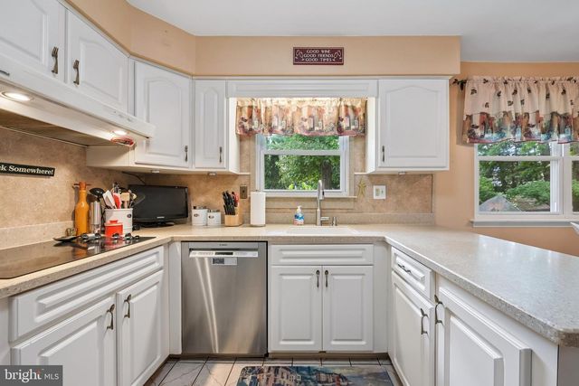 843 LAFAYETTE DR, Mount Laurel, NJ 08054