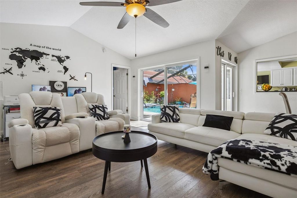 Image 4 of property listing at 4946 SAMOA CIRCLE 4C, Orlando, FL 32808