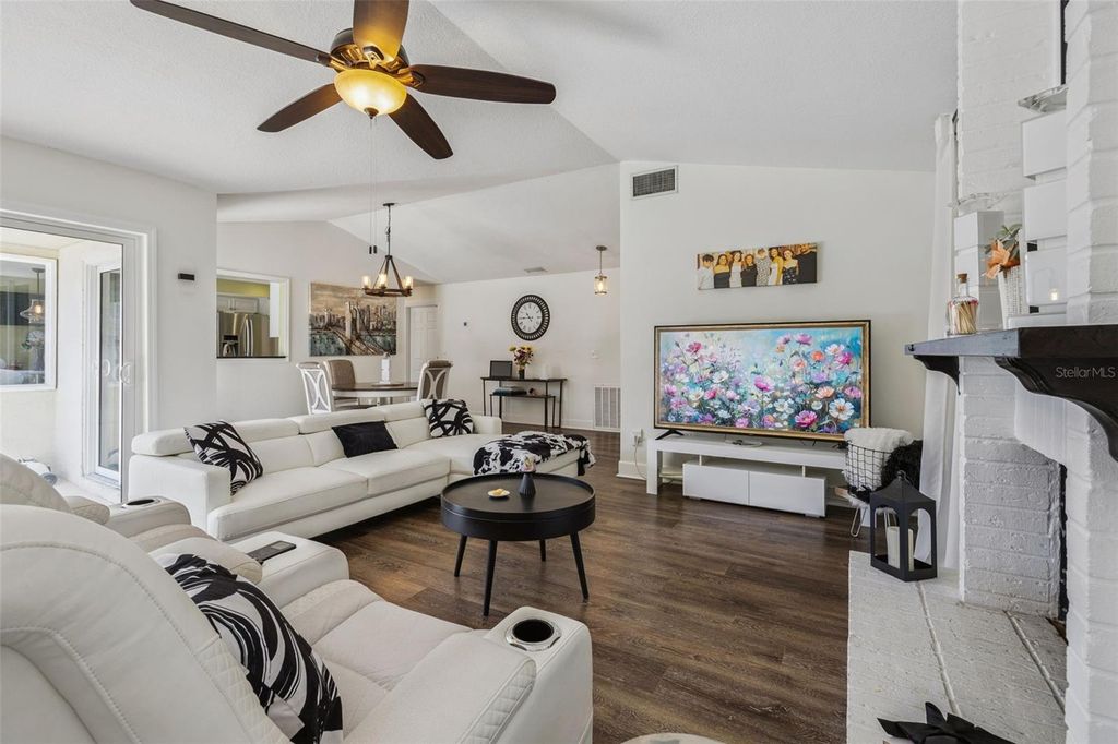 Image 5 of property listing at 4946 SAMOA CIRCLE 4C, Orlando, FL 32808