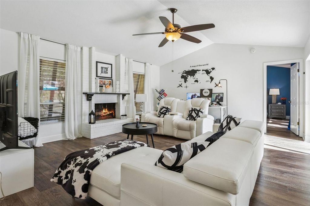 Image 6 of property listing at 4946 SAMOA CIRCLE 4C, Orlando, FL 32808