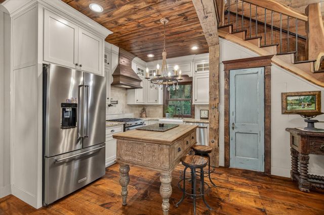 1881 NE Clayton Street, Dayton, TX 77535