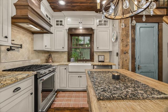 1881 NE Clayton Street, Dayton, TX 77535