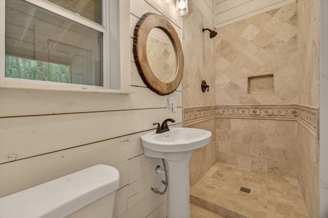 1881 NE Clayton Street, Dayton, TX 77535