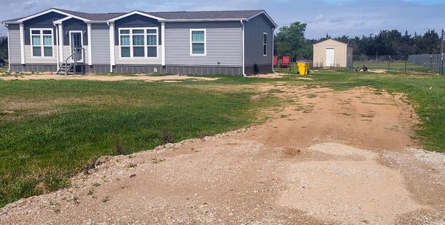 1093 Anna Ln, Sealy, TX 77474
