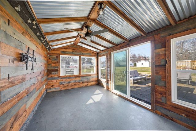 607 Oak Street, Valparaiso, IN 46383