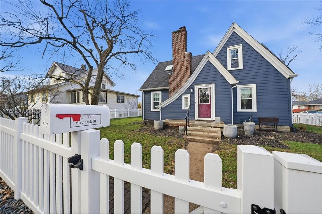 607 Oak Street, Valparaiso, IN 46383
