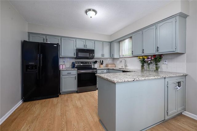 5808 Clark Circle, Kansas City, KS 66106