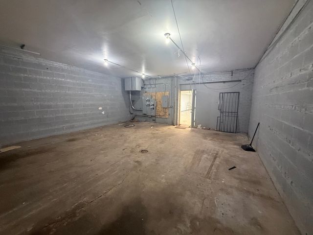 5221 W BELMONT Avenue, Chicago, IL 60641