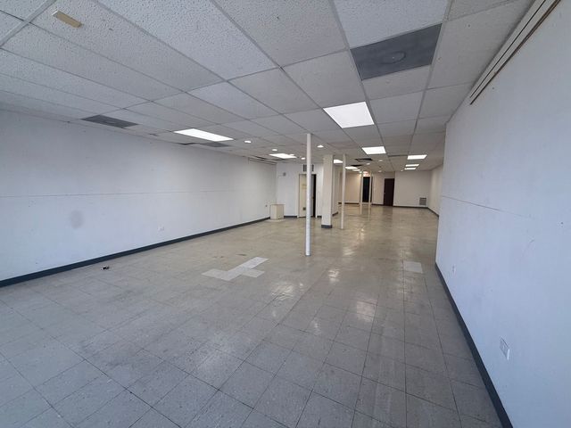 5221 W BELMONT Avenue, Chicago, IL 60641