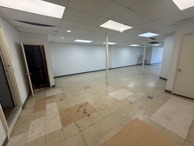 5221 W BELMONT Avenue, Chicago, IL 60641