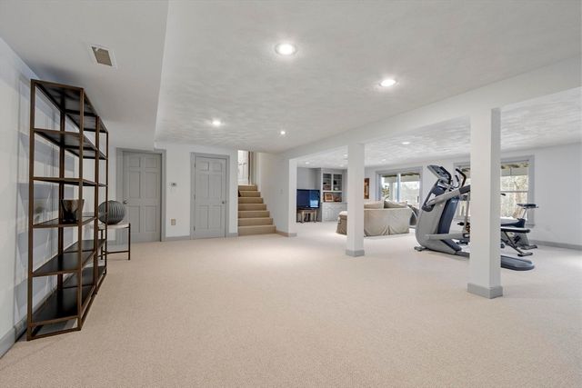 89 Mattison Dr, Concord, MA 01742