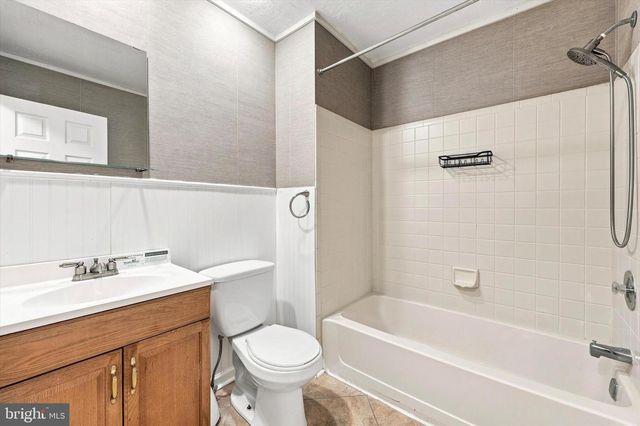205 MASTERS DR, Blackwood, NJ 08012