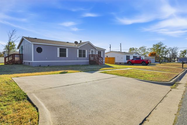 1507 Smooth Stone Drive, Cleburne, TX 76033