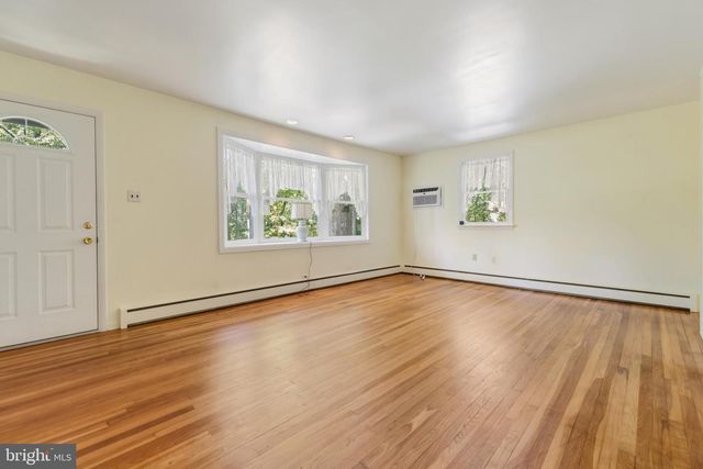 6202 FERRY RD, Doylestown, PA 18902