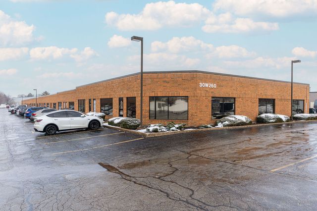 30W260 Butterfield Road 206, Warrenville, IL 60555