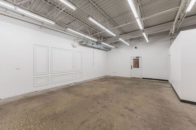 30W260 Butterfield Road 206, Warrenville, IL 60555