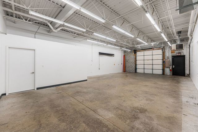 30W260 Butterfield Road 206, Warrenville, IL 60555