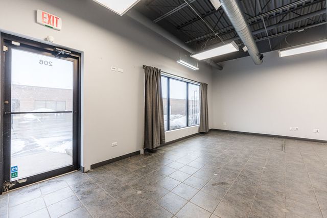 30W260 Butterfield Road 206, Warrenville, IL 60555