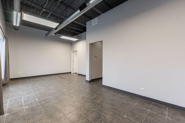 30W260 Butterfield Road 206, Warrenville, IL 60555